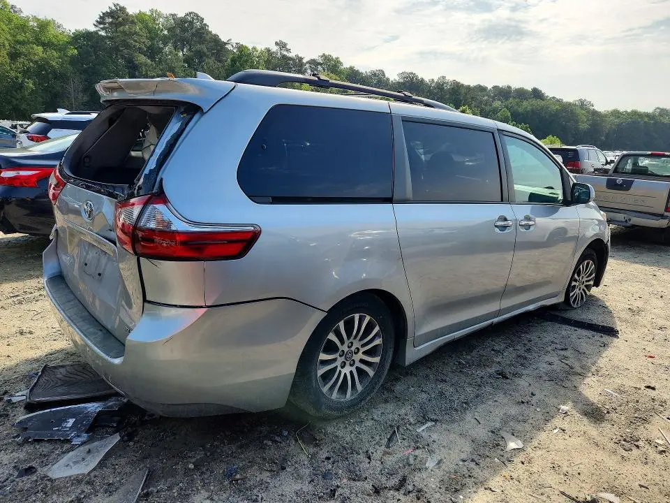 2020 TOYOTA SIENNA XLE 8-PASSENGER  