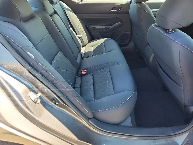 2021 NISSAN ALTIMA SV  