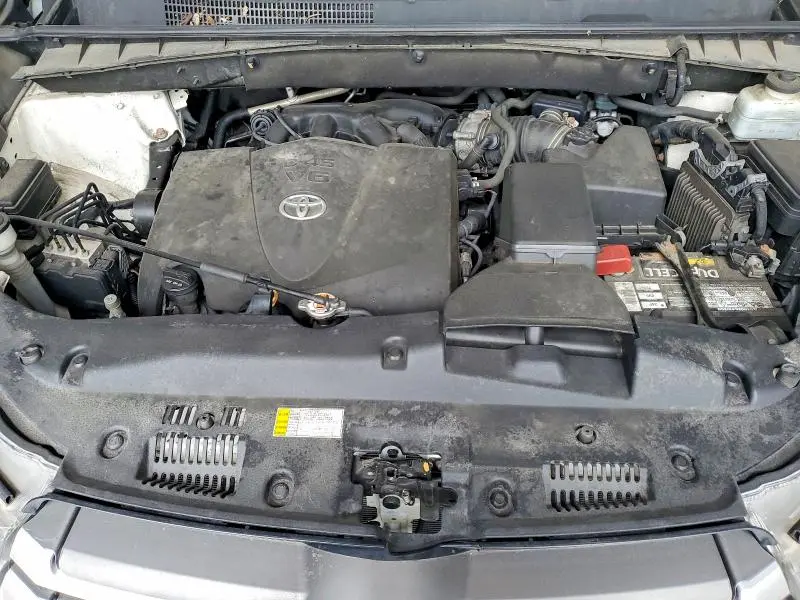 2019 TOYOTA HIGHLANDER LE PLUS  