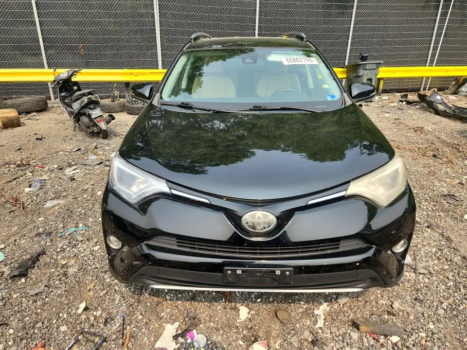 2017 TOYOTA RAV4 XLE  