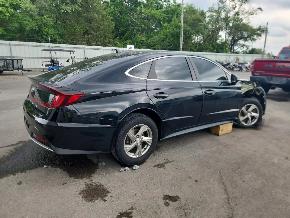 2022 HYUNDAI SONATA SE  