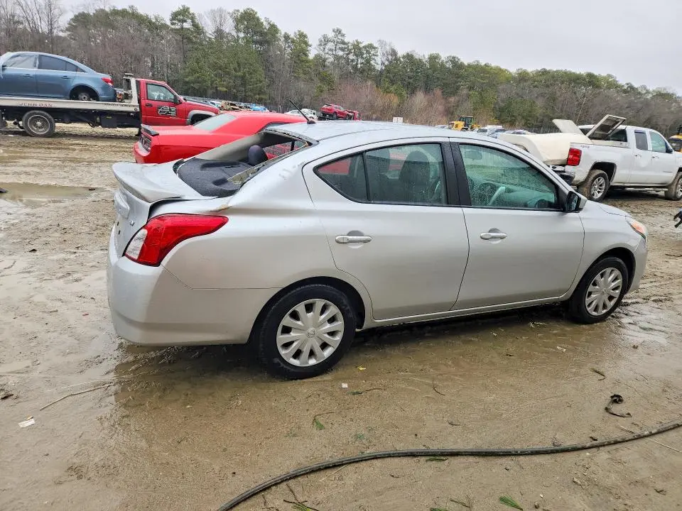 2018 NISSAN VERSA SV  