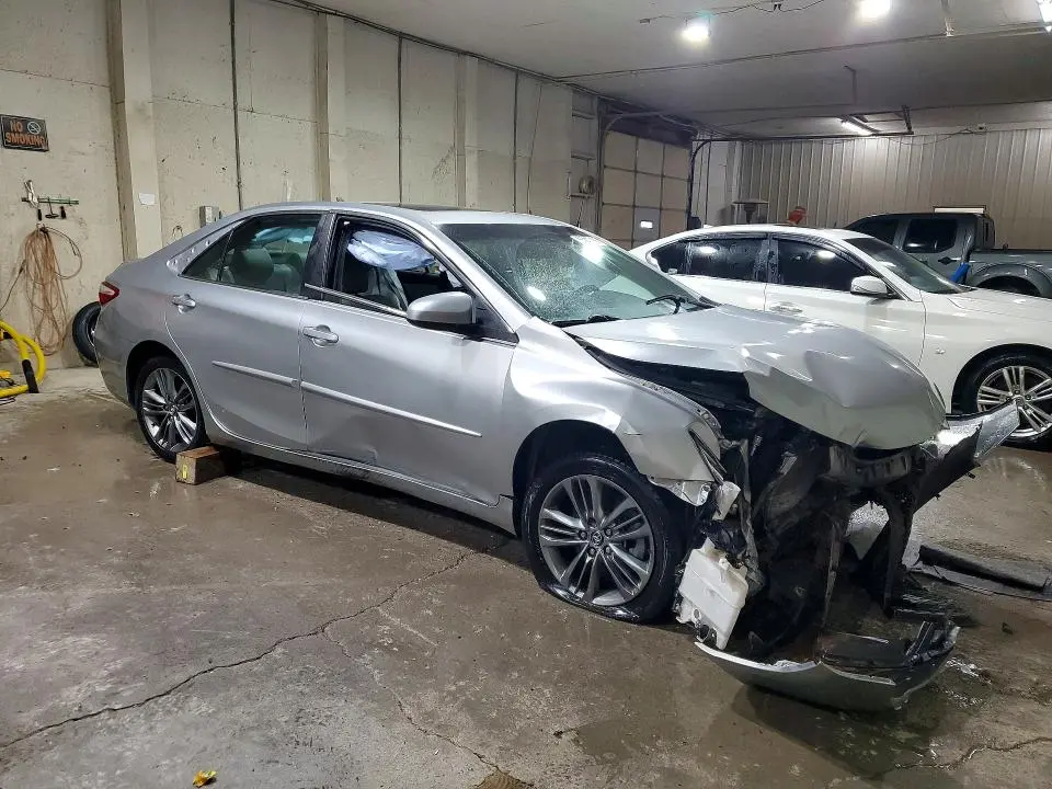 2016 TOYOTA CAMRY SE  