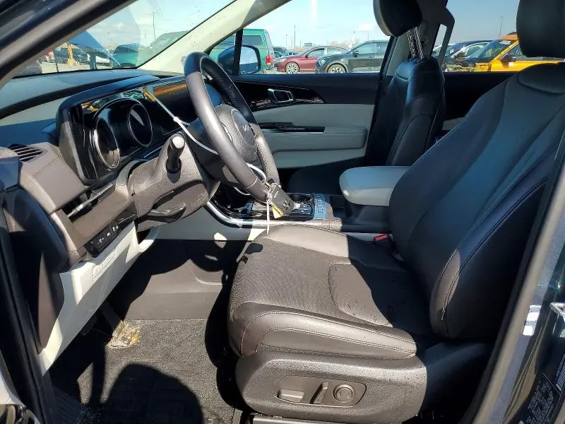 2024 KIA CARNIVAL EX  