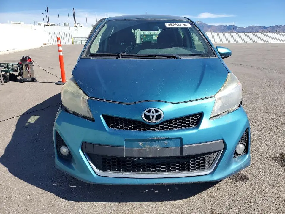 2012 TOYOTA YARIS 5-DOOR SE  
