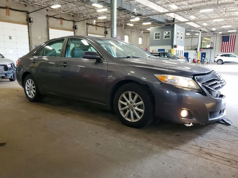 2011 TOYOTA CAMRY XLE  