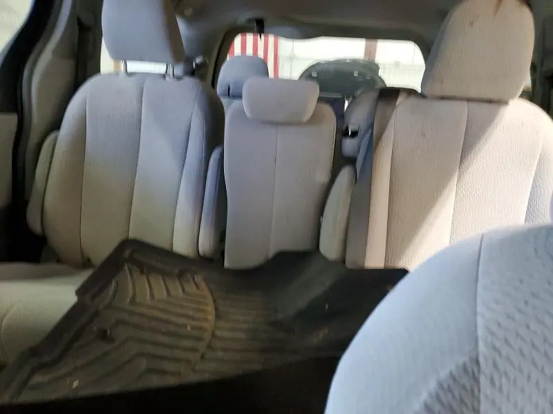 2011 TOYOTA SIENNA BASE  