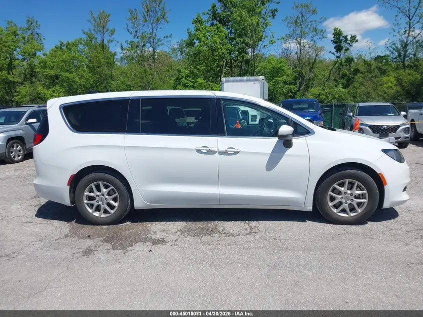 2022 CHRYSLER VOYAGER LX
