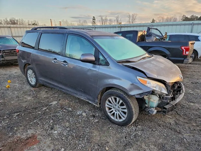 2015 TOYOTA SIENNA XLE  