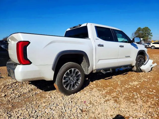2025 TOYOTA TUNDRA LIMITED V8  