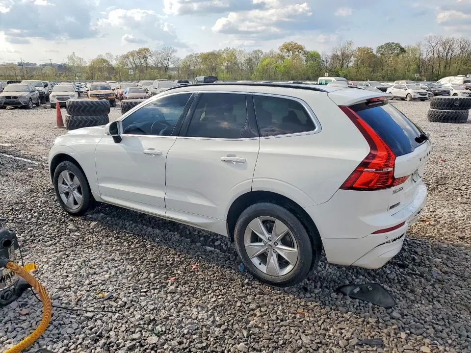 2022 VOLVO XC60 B5 MOMENTUM  