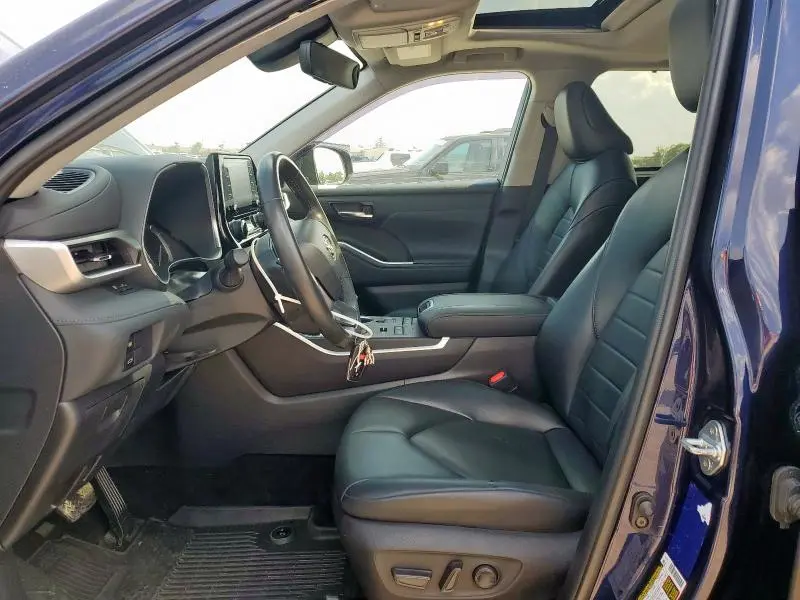 2022 TOYOTA HIGHLANDER XLE  