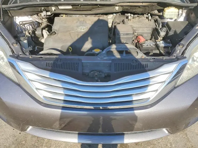 2014 TOYOTA SIENNA LIMITED 7-PASSENGER  