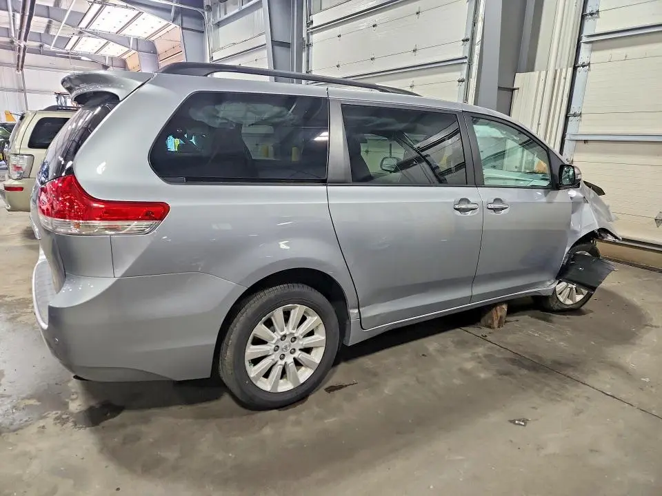 2013 TOYOTA SIENNA LIMITED 7-PASSENGER  