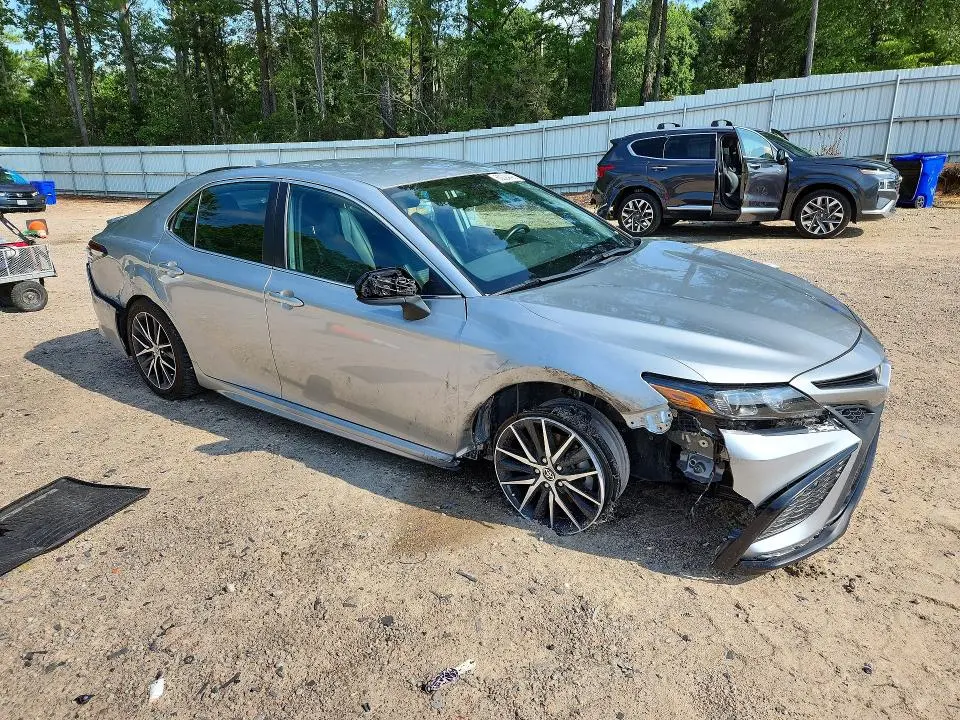2021 TOYOTA CAMRY SE  