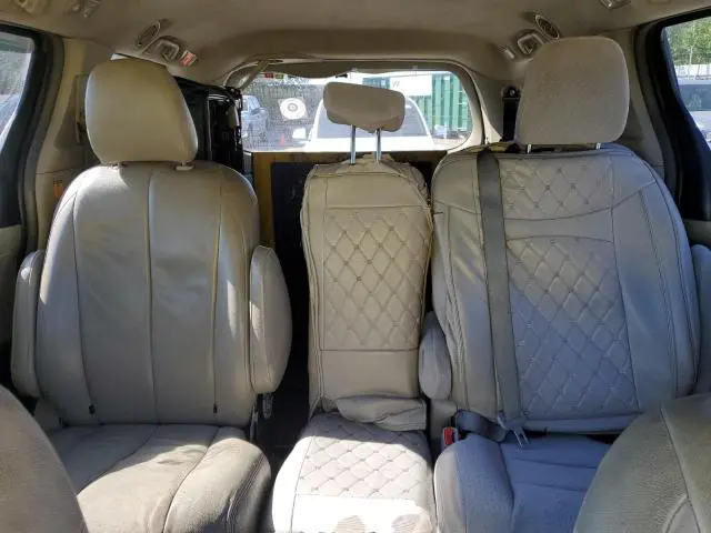 2011 TOYOTA SIENNA LE  