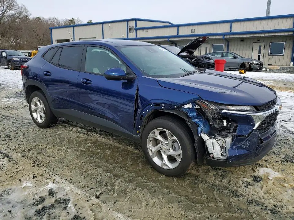 2024 CHEVROLET TRAX LS  
