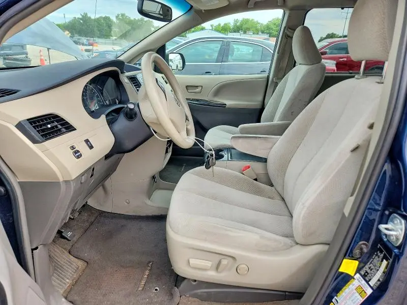 2012 TOYOTA SIENNA LE  