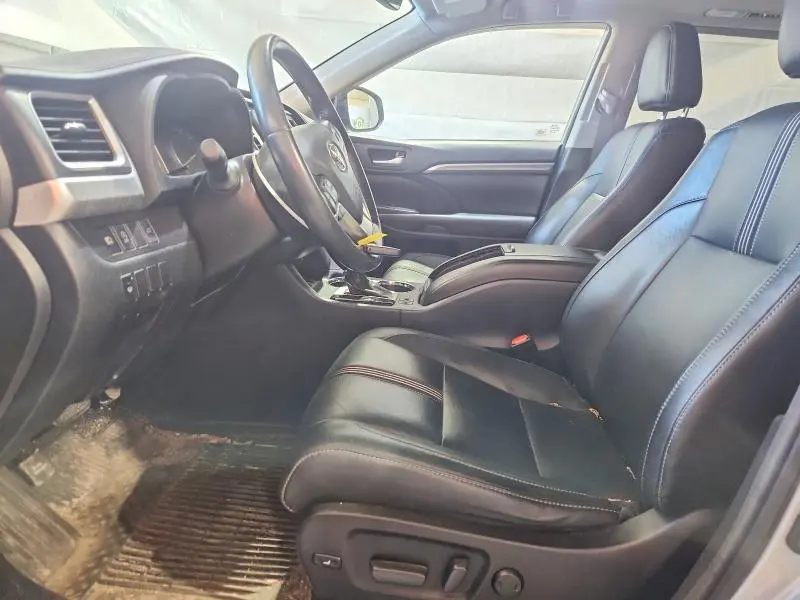 2018 TOYOTA HIGHLANDER SE  