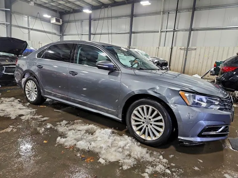 2016 VOLKSWAGEN PASSAT SE  