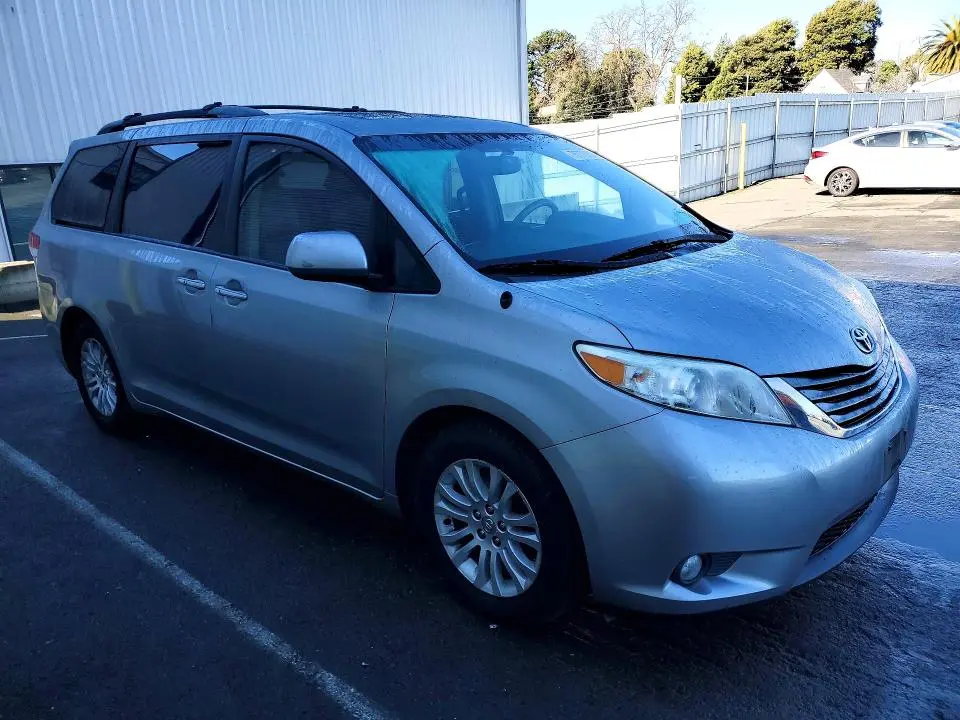 2012 TOYOTA SIENNA XLE  