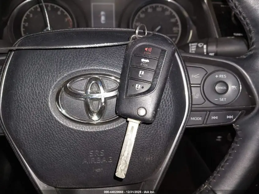 2018 TOYOTA CAMRY SE