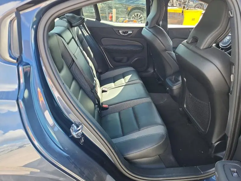 2019 VOLVO S60 T5 R-DESIGN  