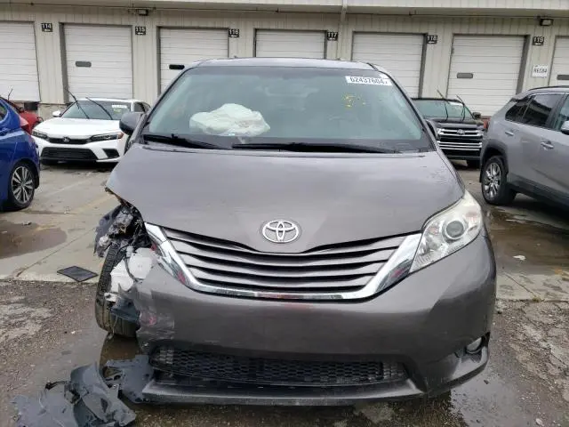 2017 TOYOTA SIENNA XLE  