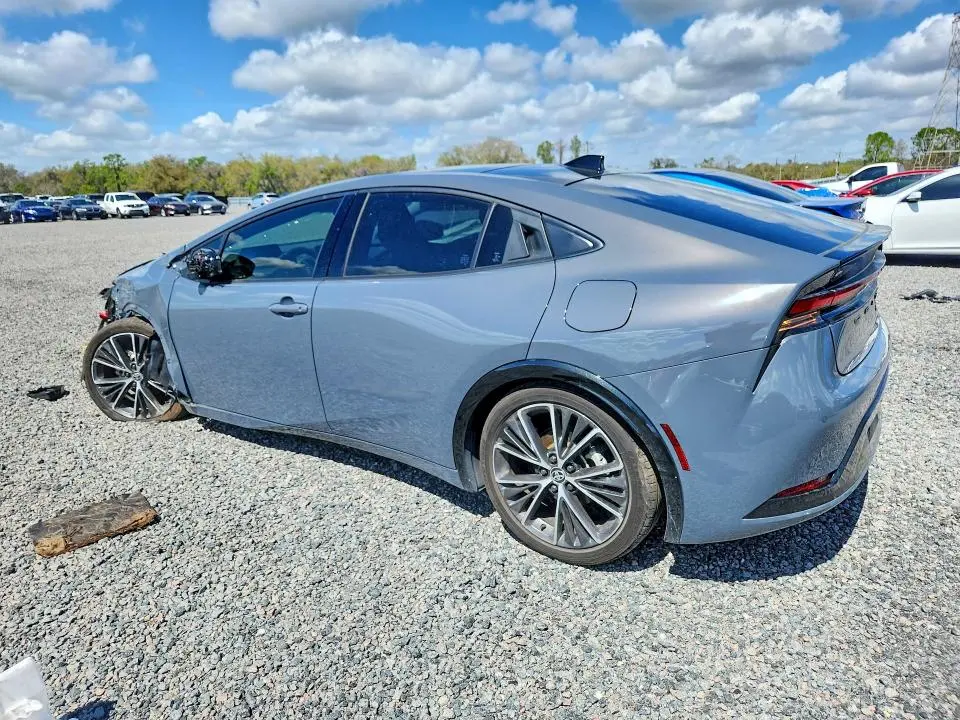 2024 TOYOTA PRIUS XLE  