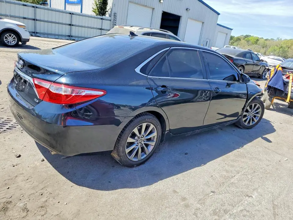 2015 TOYOTA CAMRY XLE  