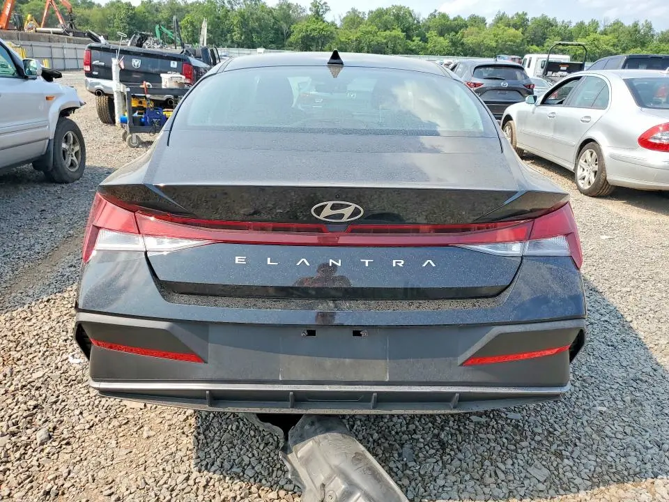 2024 HYUNDAI ELANTRA SE  