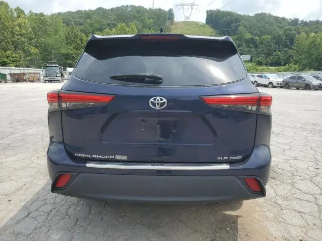 2022 TOYOTA HIGHLANDER XLE  