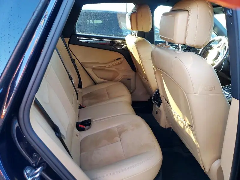 2018 PORSCHE MACAN   