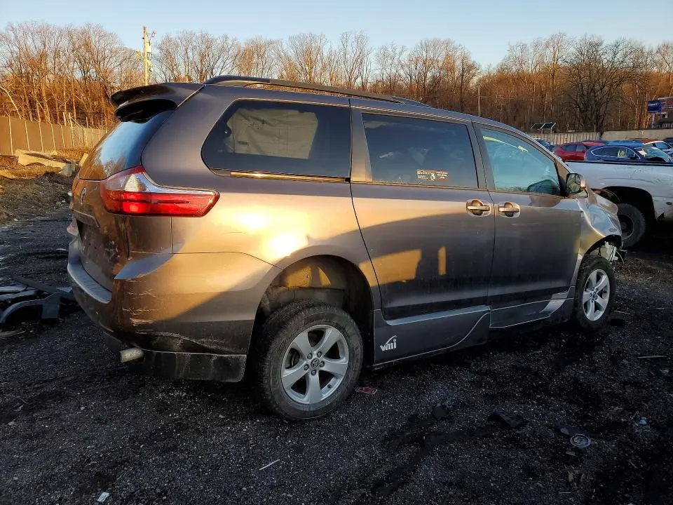 2019 TOYOTA SIENNA LE 8-PASSENGER  