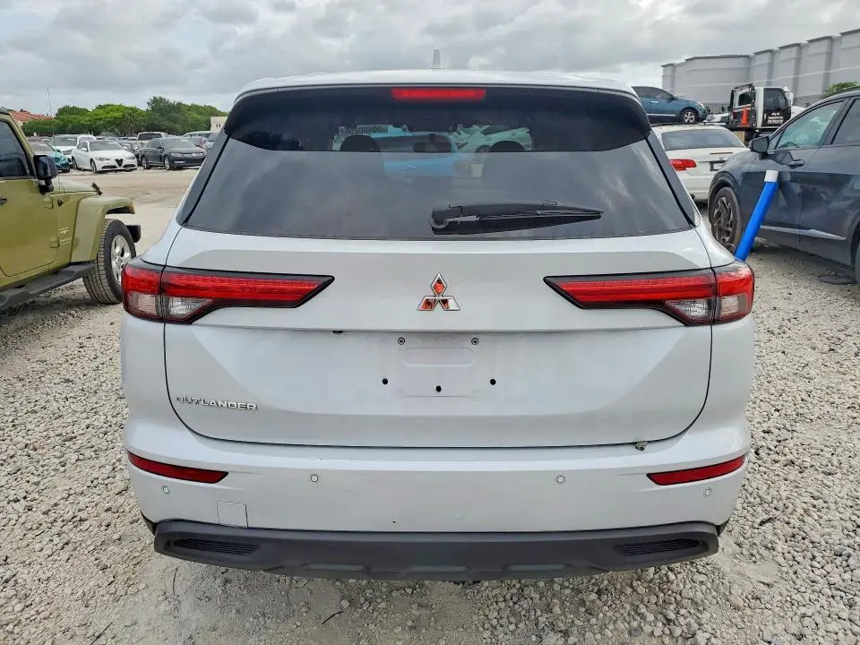 2022 MITSUBISHI OUTLANDER ES  