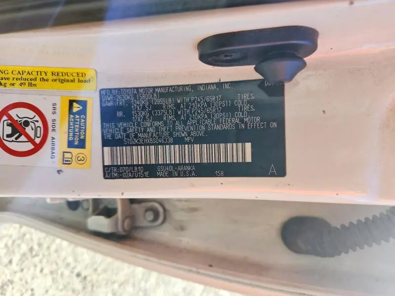 2011 TOYOTA HIGHLANDER SE  