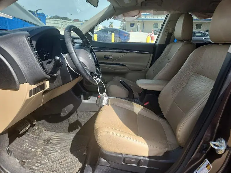 2016 MITSUBISHI OUTLANDER SE  