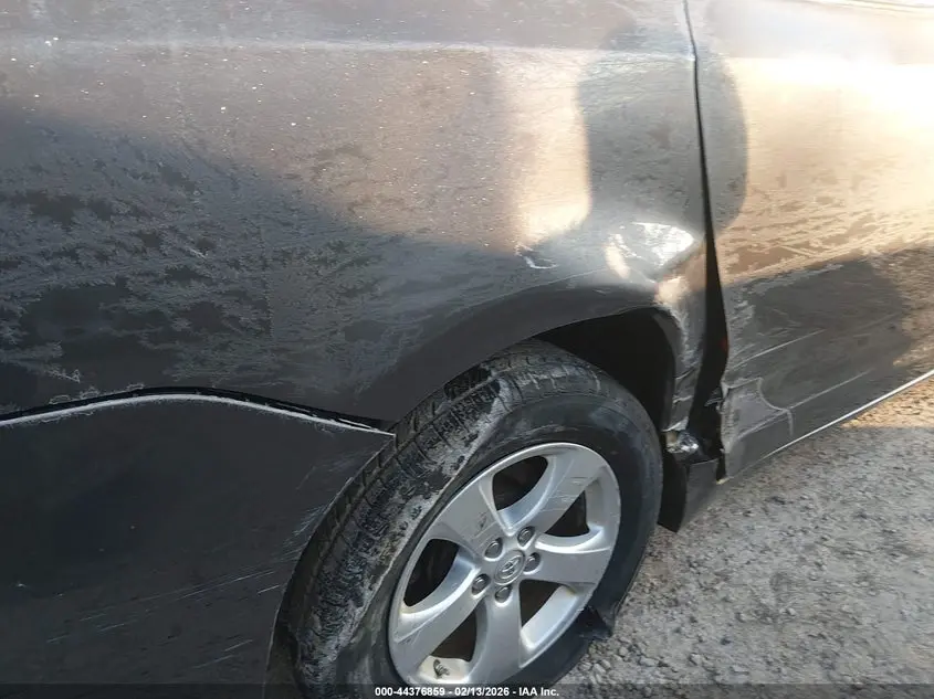 2017 TOYOTA SIENNA LE