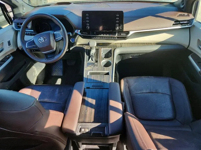 2024 TOYOTA SIENNA PLATINUM 7-PASSENGER  