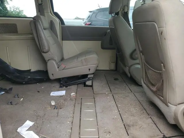2010 CHRYSLER TOWN & COUNTRY TOURING  
