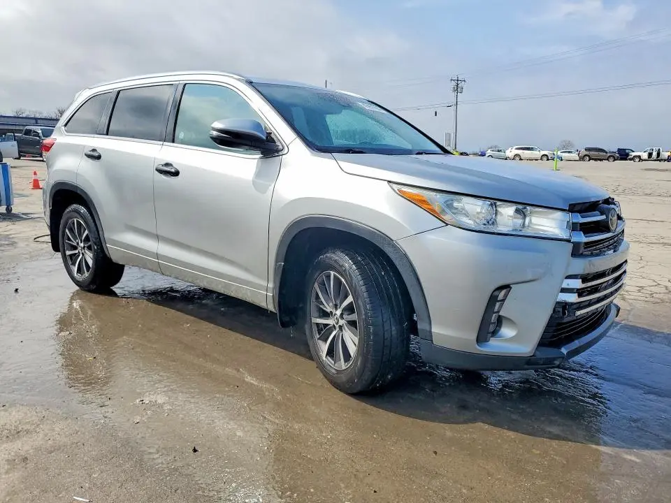2017 TOYOTA HIGHLANDER XLE  