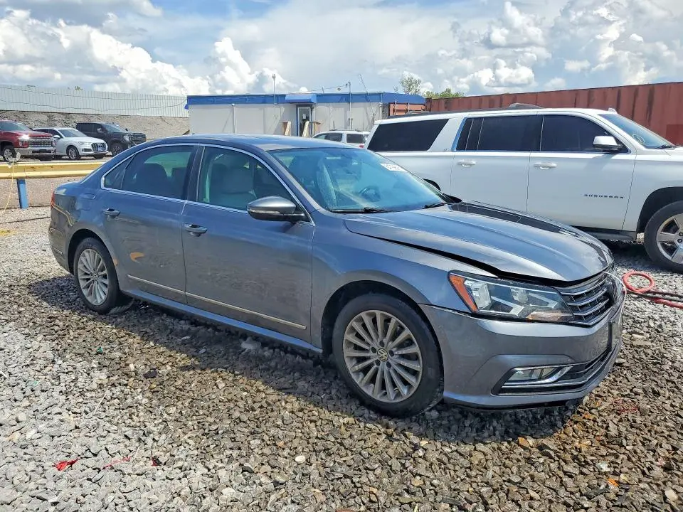 2016 VOLKSWAGEN PASSAT SE  