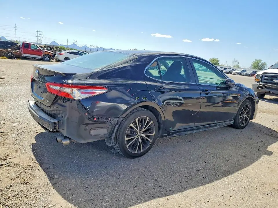 2018 TOYOTA CAMRY SE  