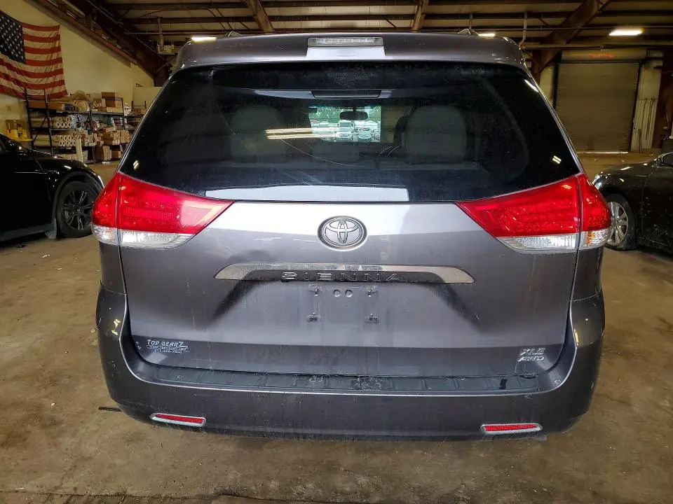 2011 TOYOTA SIENNA XLE 7-PASSENGER  