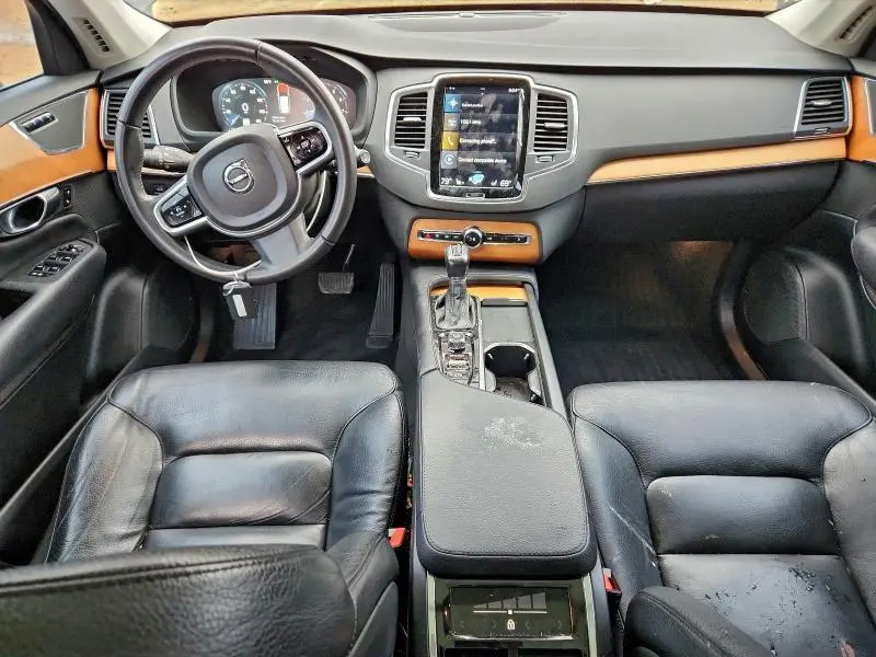 2021 VOLVO XC90 T6 MOMENTUM  