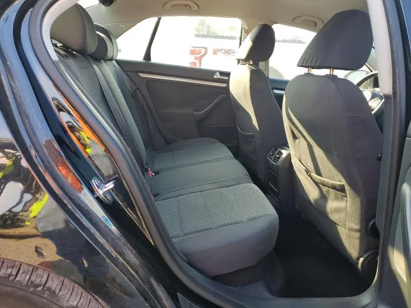 2010 VOLKSWAGEN JETTA S  