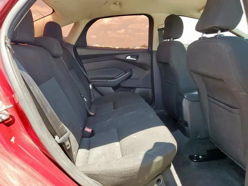 2015 FORD FOCUS SE  