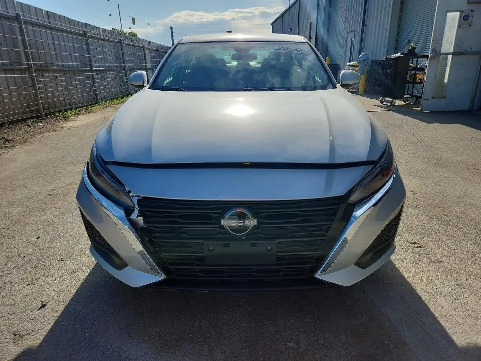 2023 NISSAN ALTIMA SV  