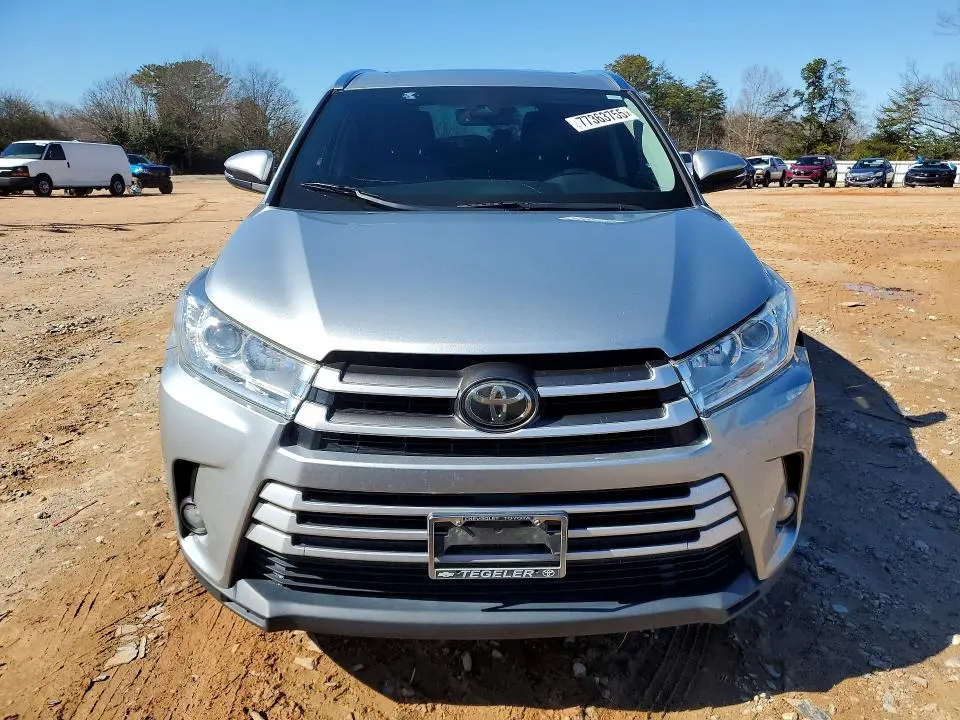 2017 TOYOTA HIGHLANDER SE  