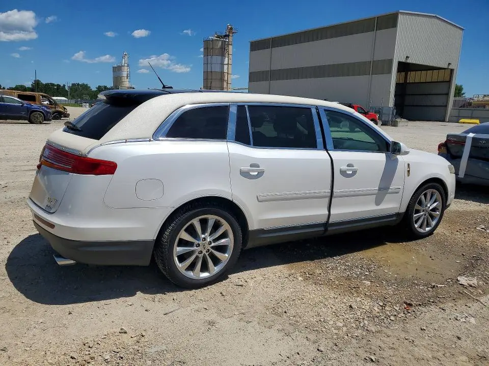 2011 LINCOLN MKT   